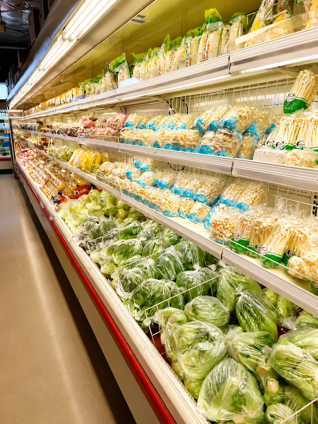 Refrigerated vegetables and mushrooms